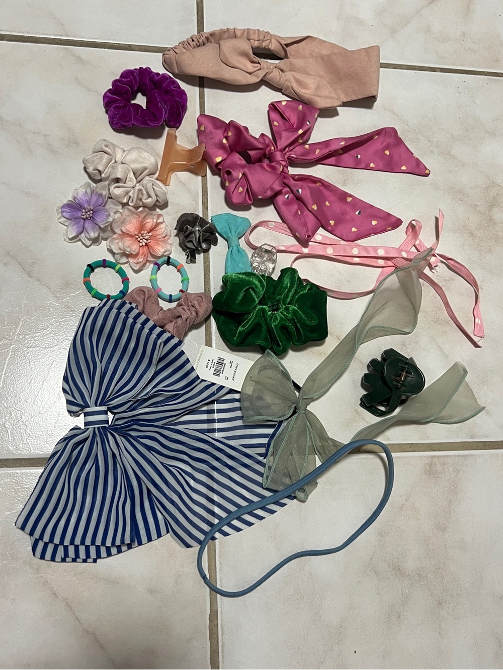 Hair Bows and Accessories 20 pieces Lot